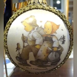 Rare Vintage MJ Hummmal 2000 Ornament with Stand